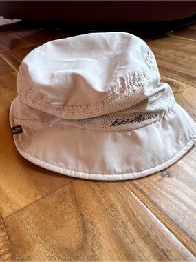 Eddie Bauer Cream Ventilated Bucket Hat